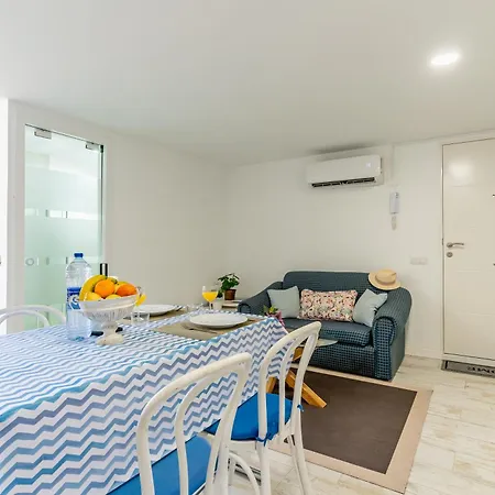 Down Floor In Centre * Puerto de la Cruz (Tenerife)